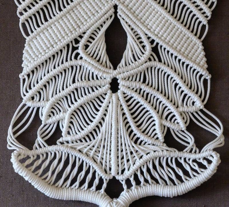 images/macrame/114-wallhanging-white-coathanger