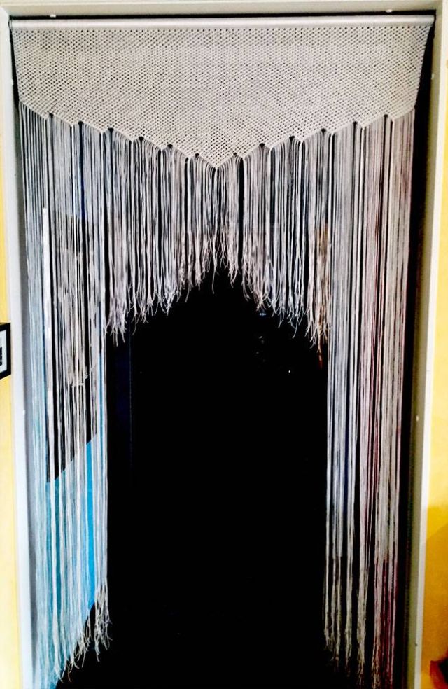 images/macrame/135-doorway-white-thin-strings