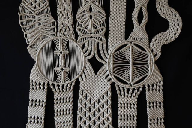 images/macrame/131-wallhanging-white-chaos-order