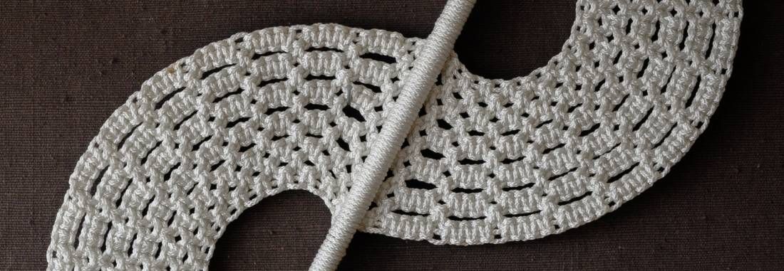 images/macrame/129-wallhanging-white-curves