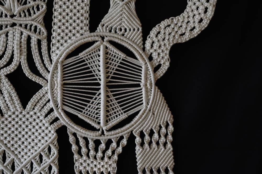 images/macrame/131-wallhanging-white-chaos-order