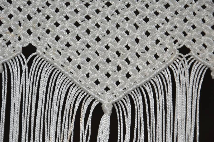 images/macrame/135-doorway-white-thin-strings