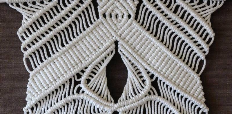 images/macrame/114-wallhanging-white-coathanger